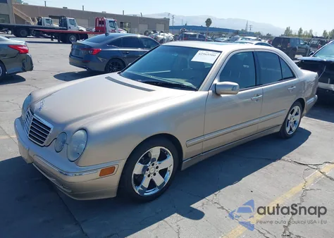 2000 Mercedes-Benz E 320 z USA, uszkodzony, nr VIN WDBJF65J8YB108288